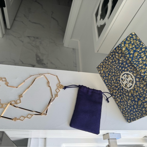 Tory Burch Authentic Roxanne Geo Goldtone
Long Geometric Links Necklace - Picture 8 of 8